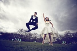 Những cách tạo dáng độc lạ khi chụp ảnh cưới tại Phú Quốc